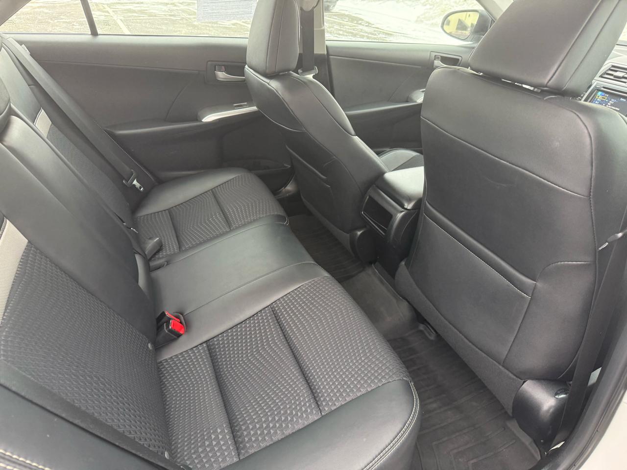 Toyota Camry 4dr Sdn I4 Auto SE (Natl) 2012