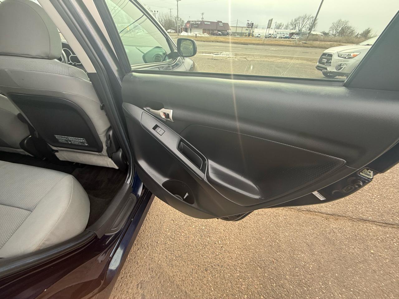 Toyota Matrix S 5-Speed AT 2009