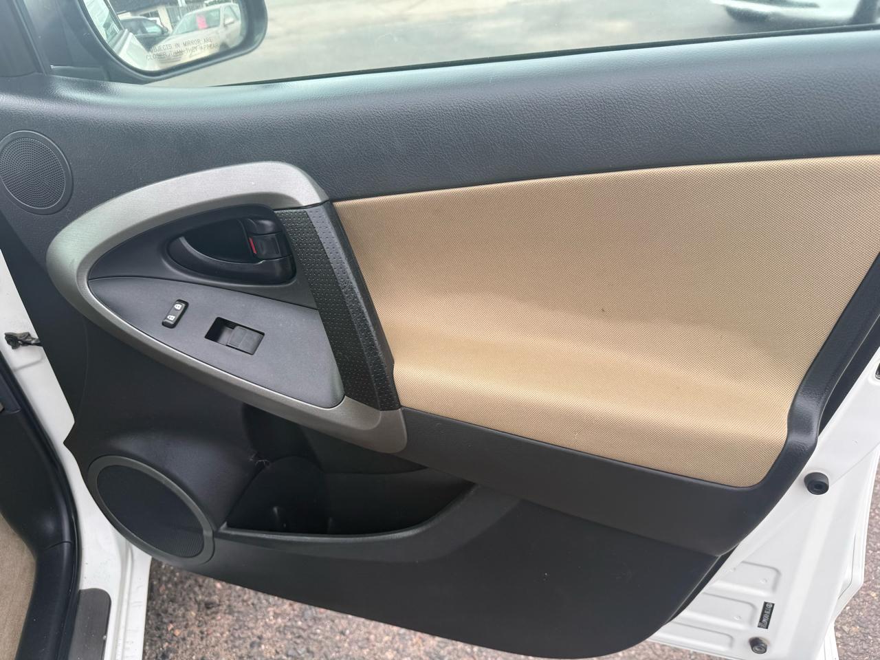 Toyota RAV4 Base I4 4WD 2010