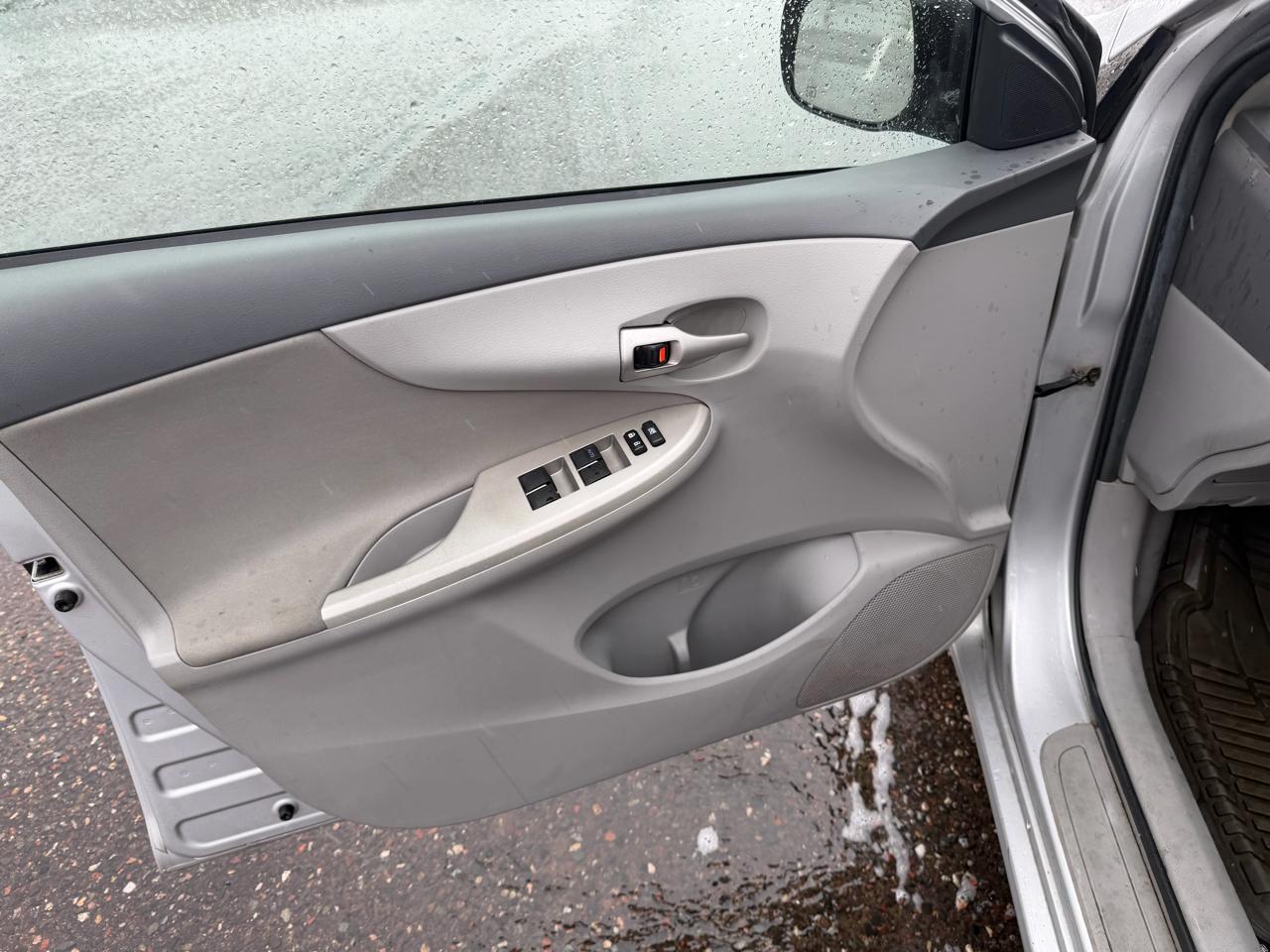 Toyota Corolla LE 4D Sedan 2010