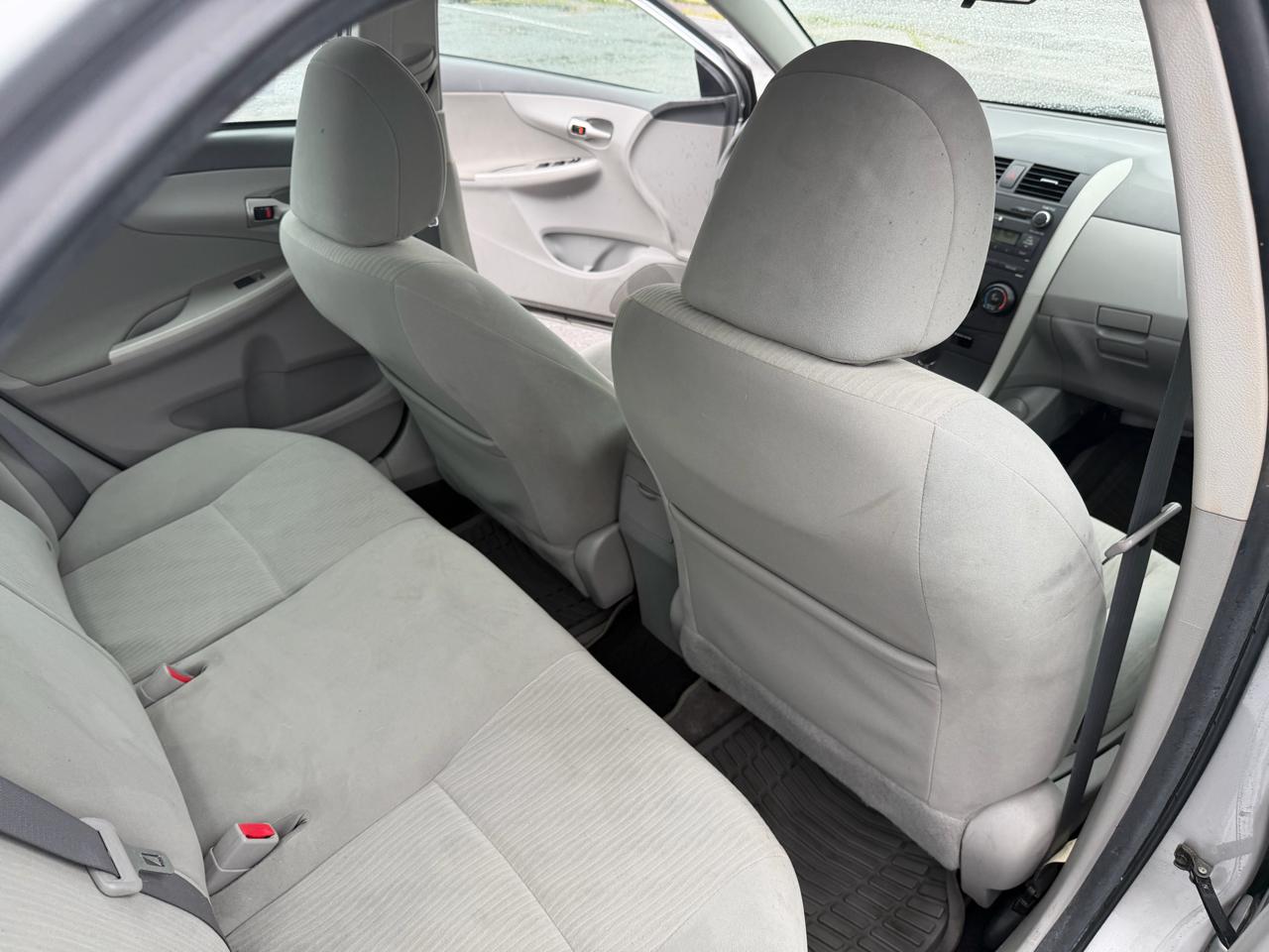 Toyota Corolla LE 4D Sedan 2010