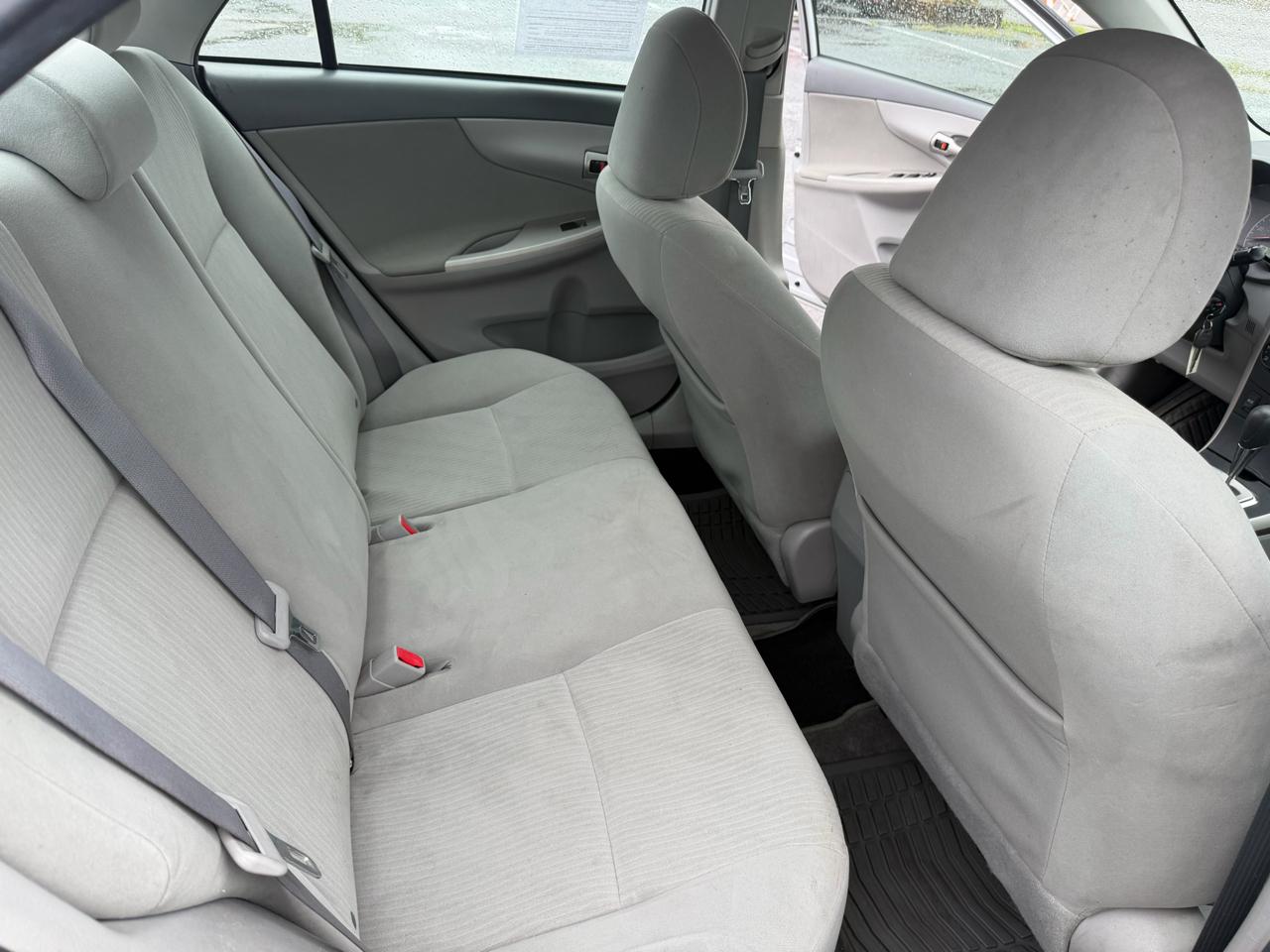 Toyota Corolla LE 4D Sedan 2010