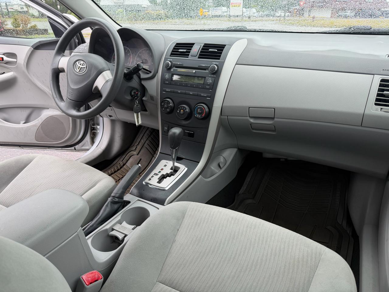 Toyota Corolla LE 4D Sedan 2010