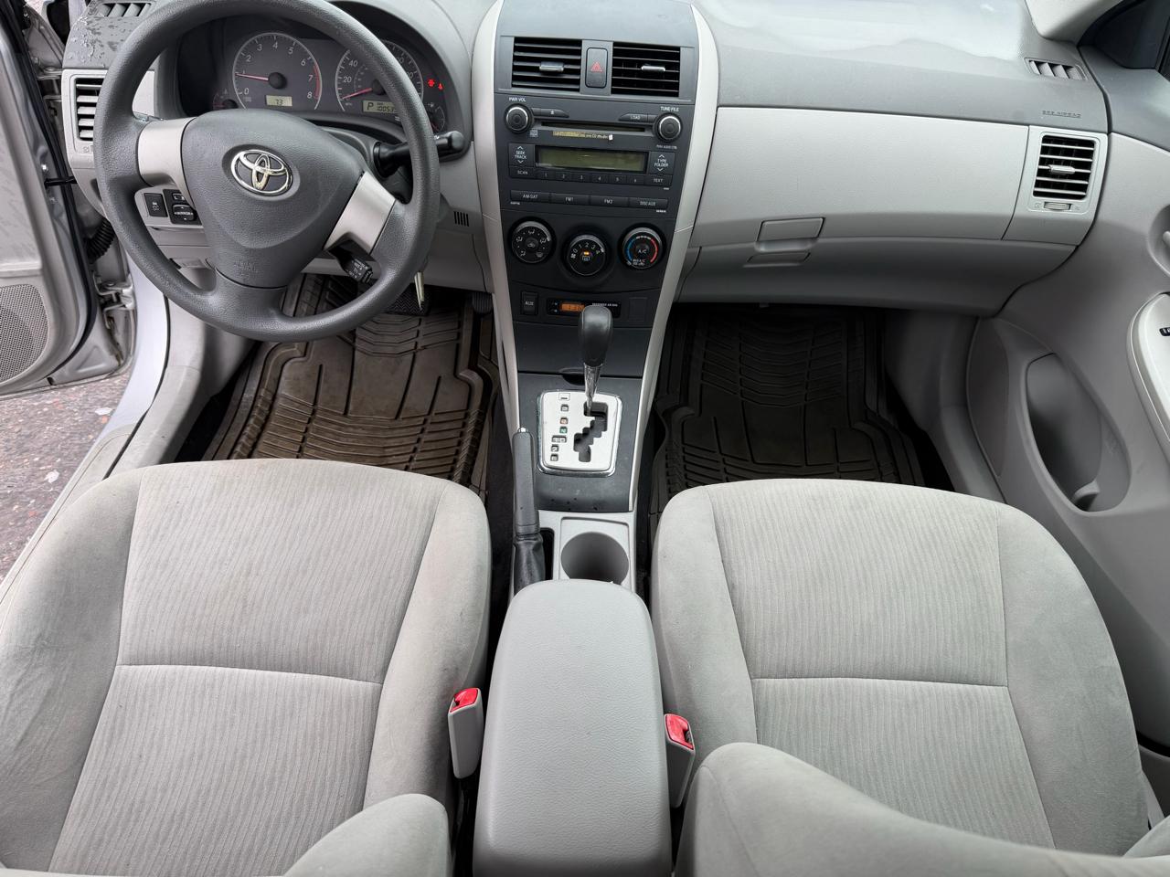 Toyota Corolla LE 4D Sedan 2010