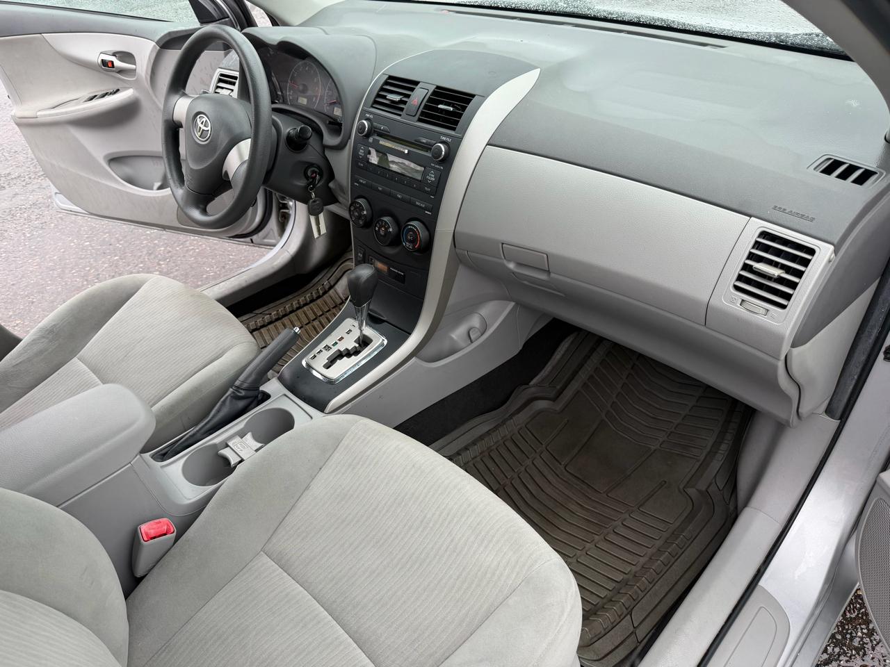 Toyota Corolla LE 4D Sedan 2010