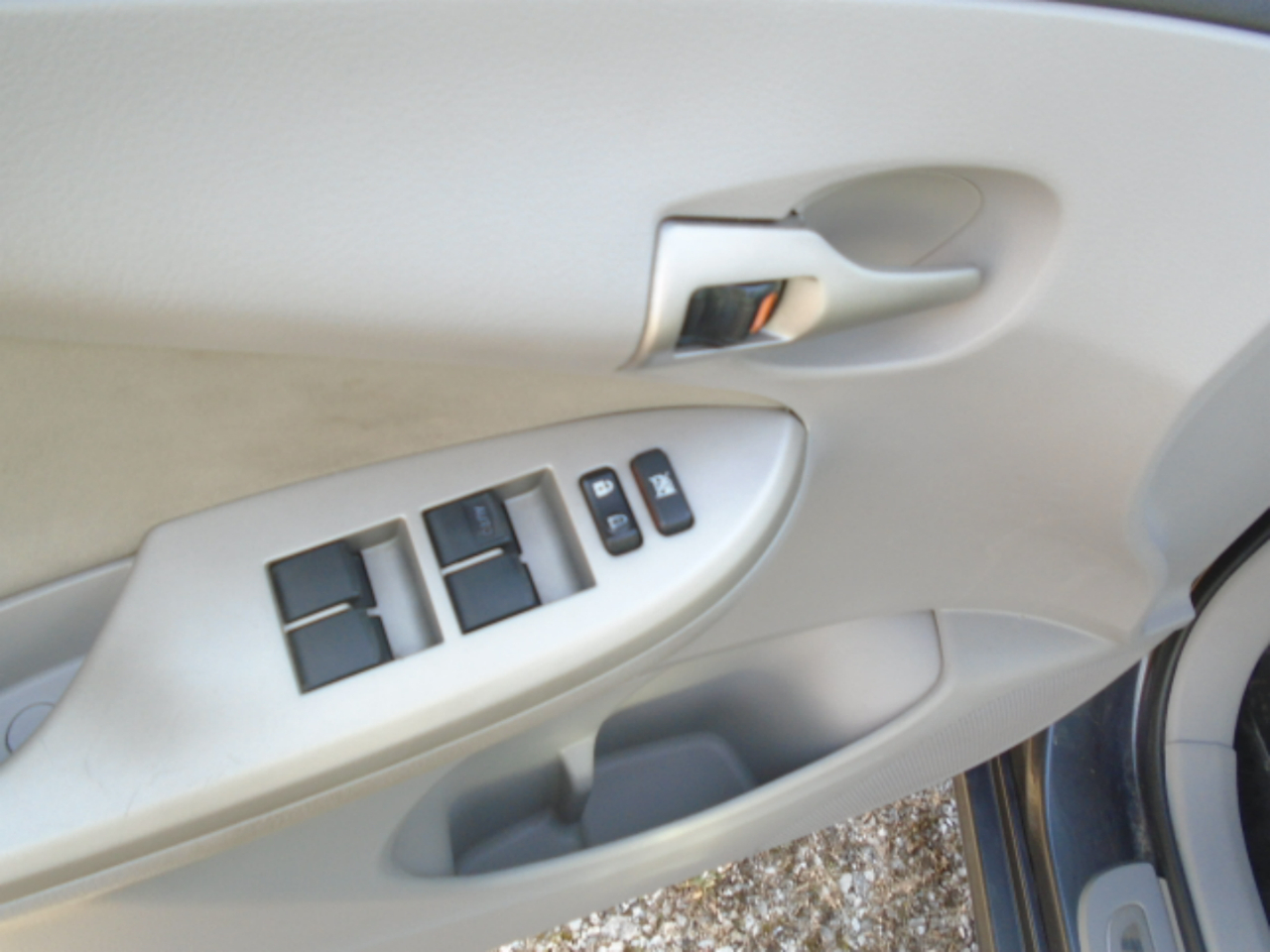 Toyota Corolla LE 4-Speed AT 2013