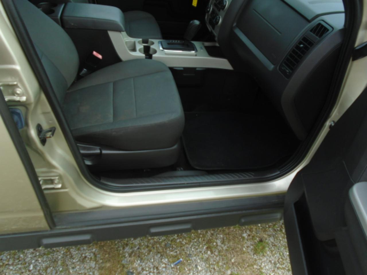 Ford Escape XLT FWD 2012