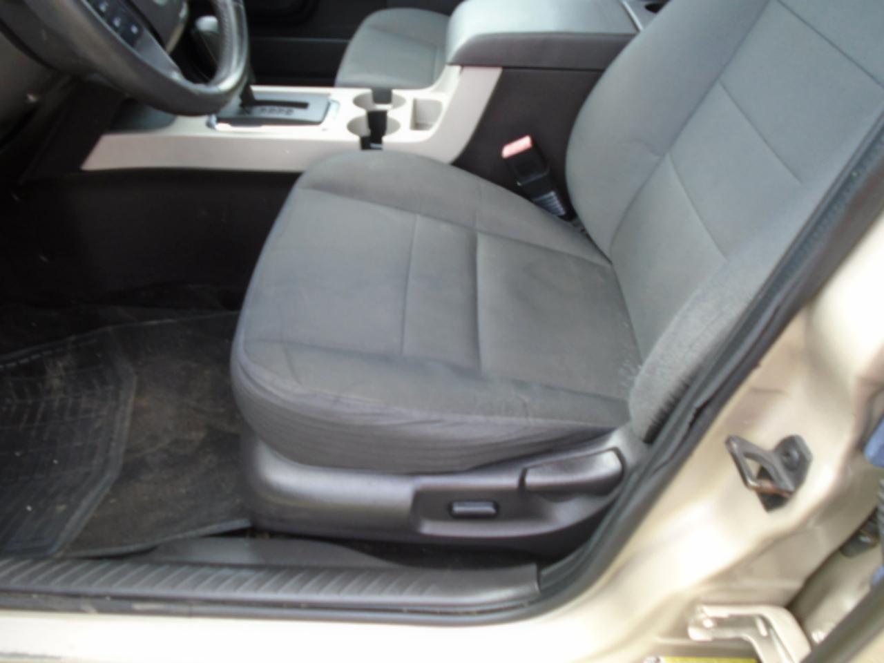 Ford Escape XLT FWD 2012