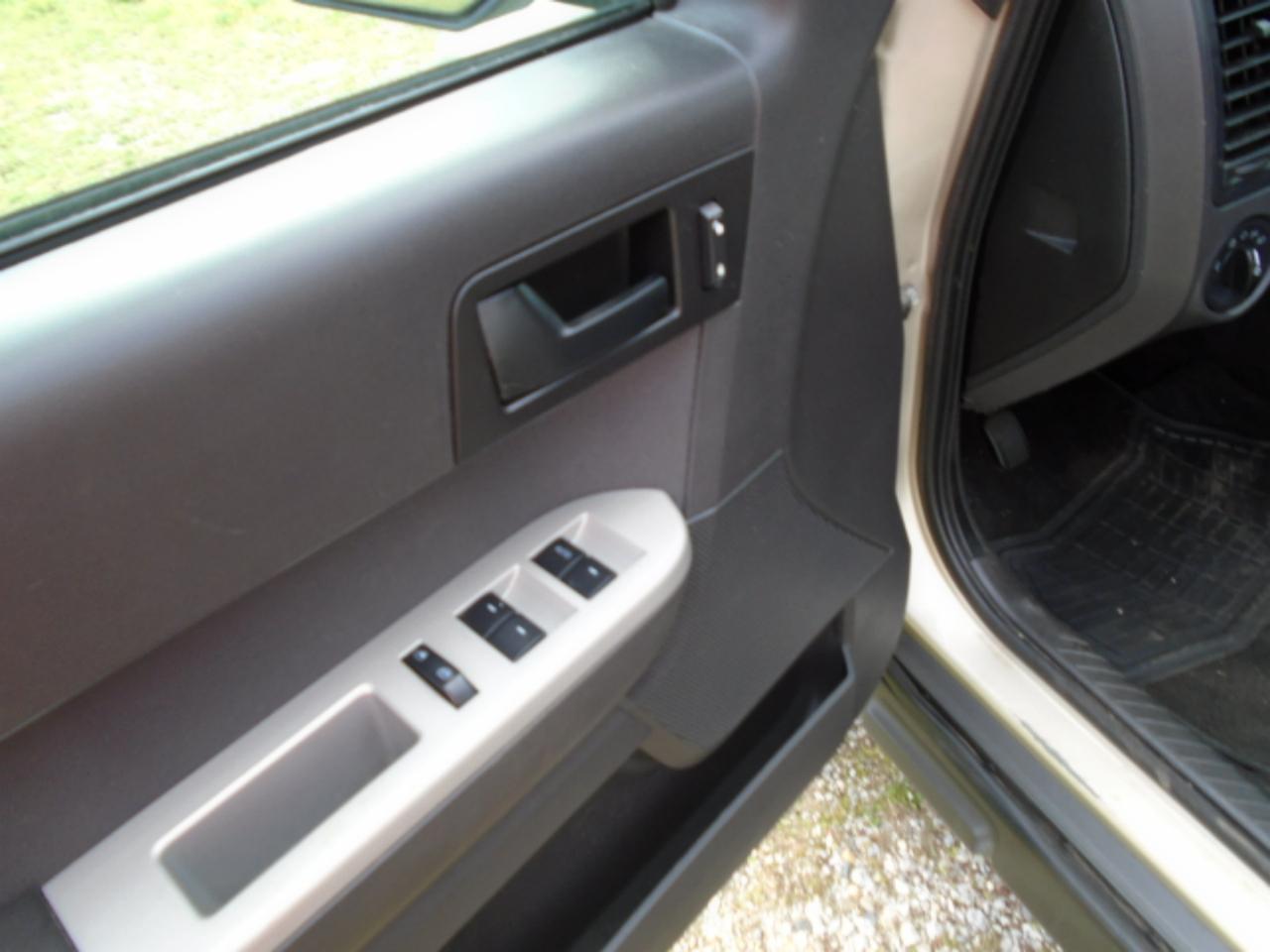 Ford Escape XLT FWD 2012