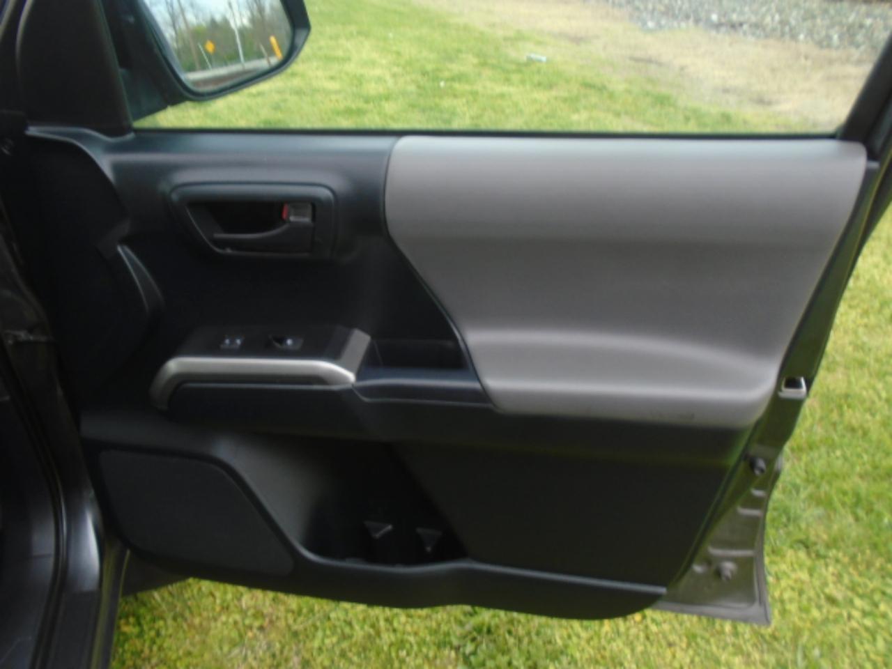 Toyota Tacoma SR5 Double Cab Super Long Bed V6 6AT 4WD 2016