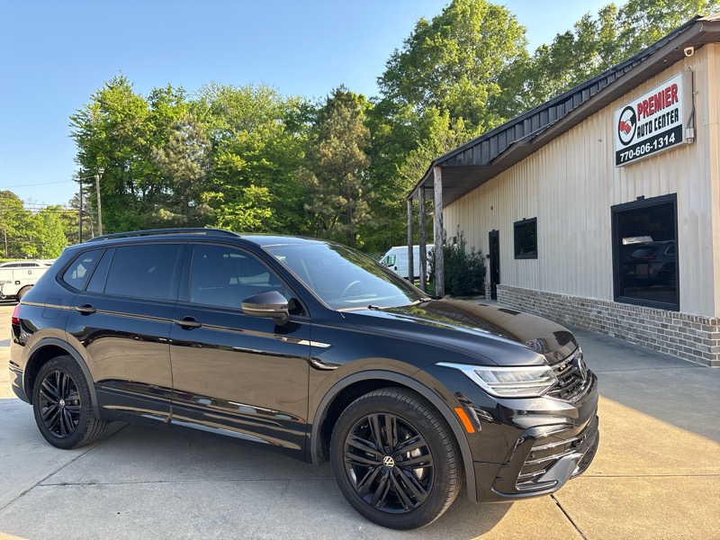 2022 Volkswagen Tiguan SE R-Line Black's photo