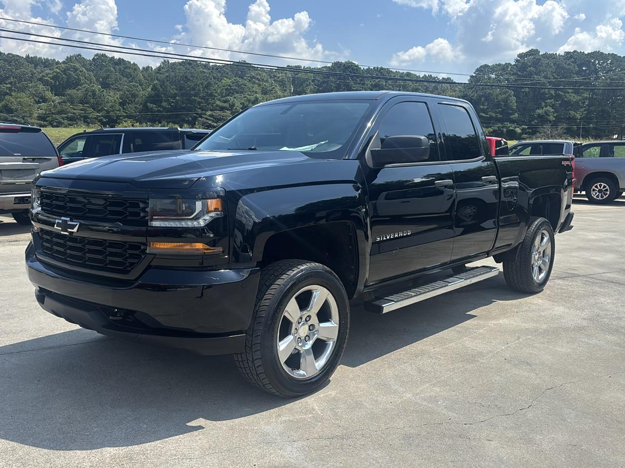 Chevrolet Silverado photo 3