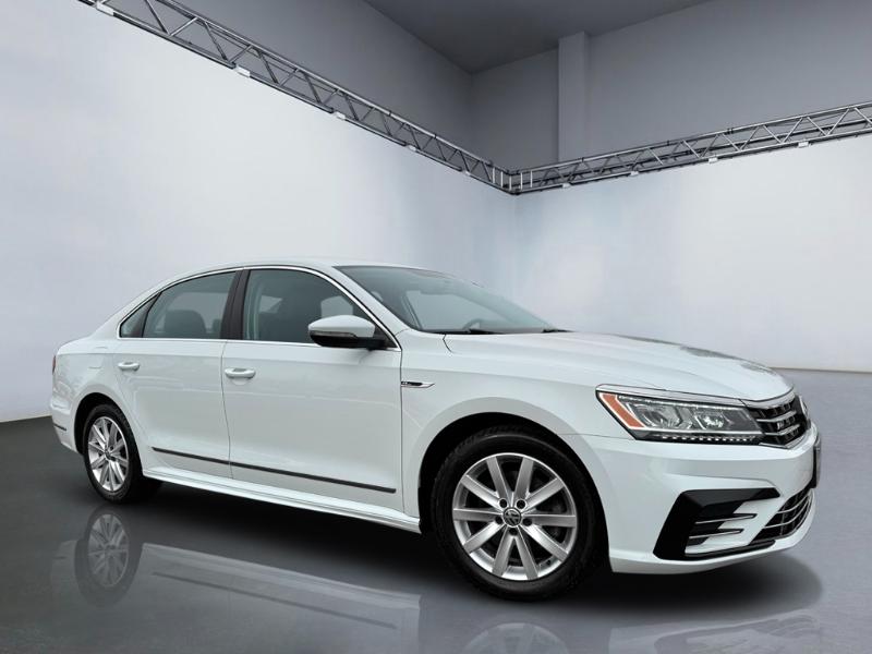 2017 Volkswagen Passat R-Line's photo