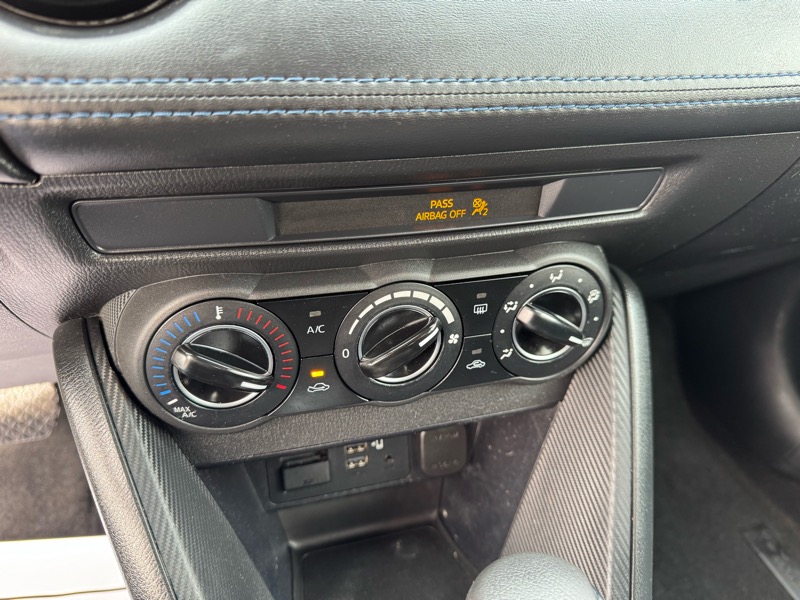 Toyota Yaris LE Hatchback 2020