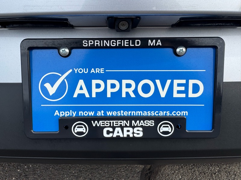 Toyota Yaris LE Hatchback 2020