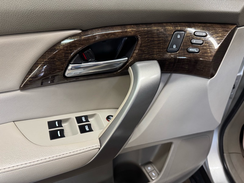 Acura MDX 6-Spd AT w/Tech Package 2011