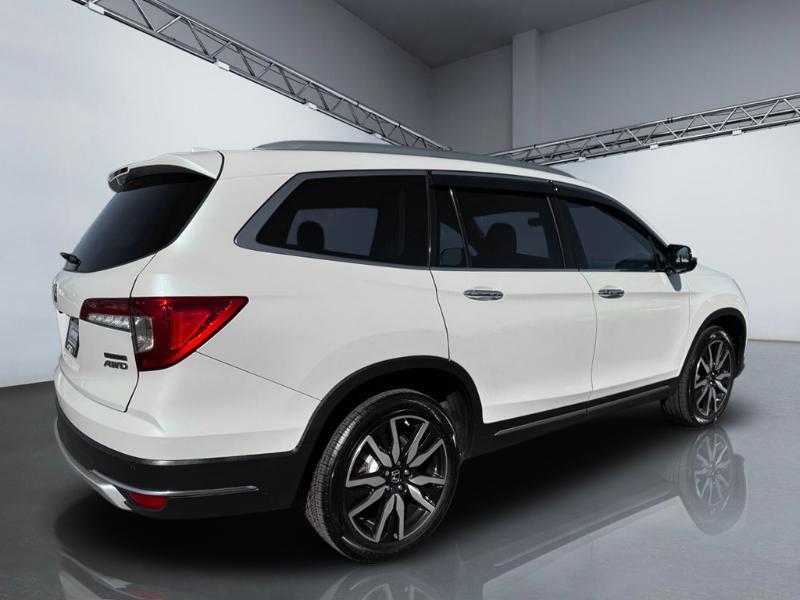 Honda Pilot Touring w/Rear Captain's Chairs AWD 2019