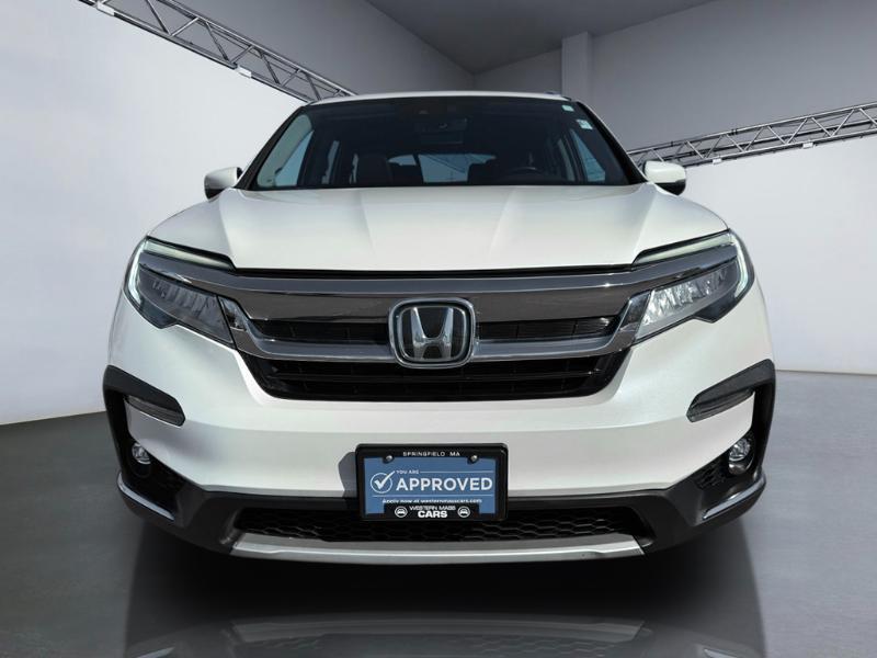 Honda Pilot Touring w/Rear Captain's Chairs AWD 2019