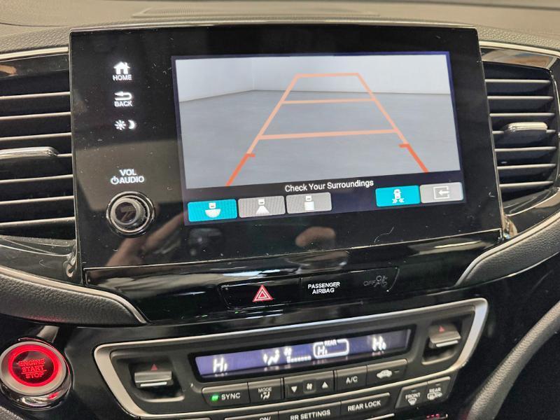 Honda Pilot Touring w/Rear Captain's Chairs AWD 2019