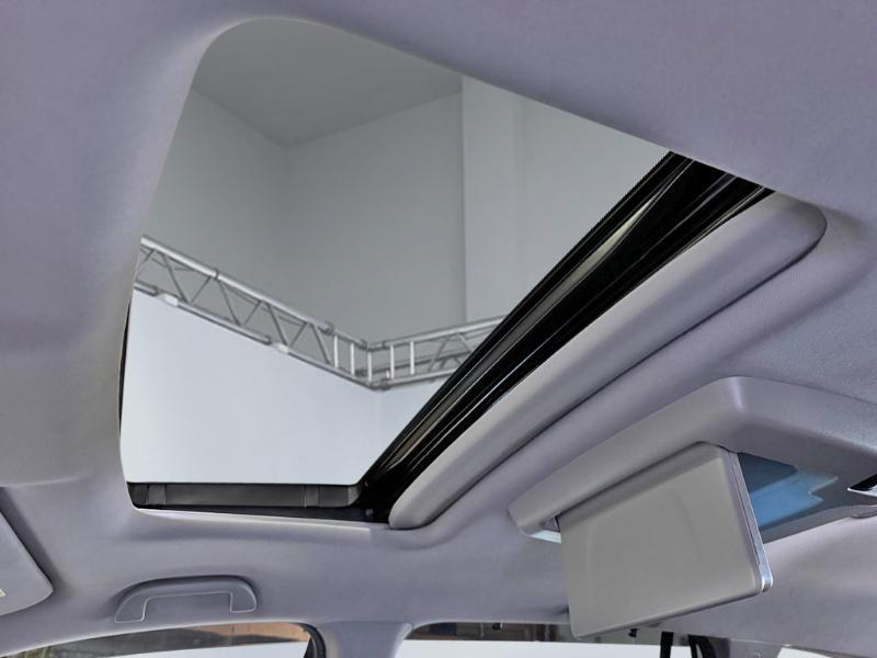 Honda Pilot Touring w/Rear Captain's Chairs AWD 2019