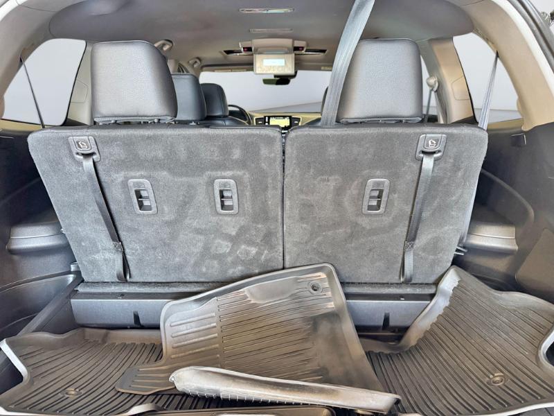 Honda Pilot Touring w/Rear Captain's Chairs AWD 2019