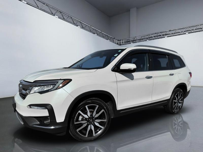 Honda Pilot Touring w/Rear Captain's Chairs AWD 2019