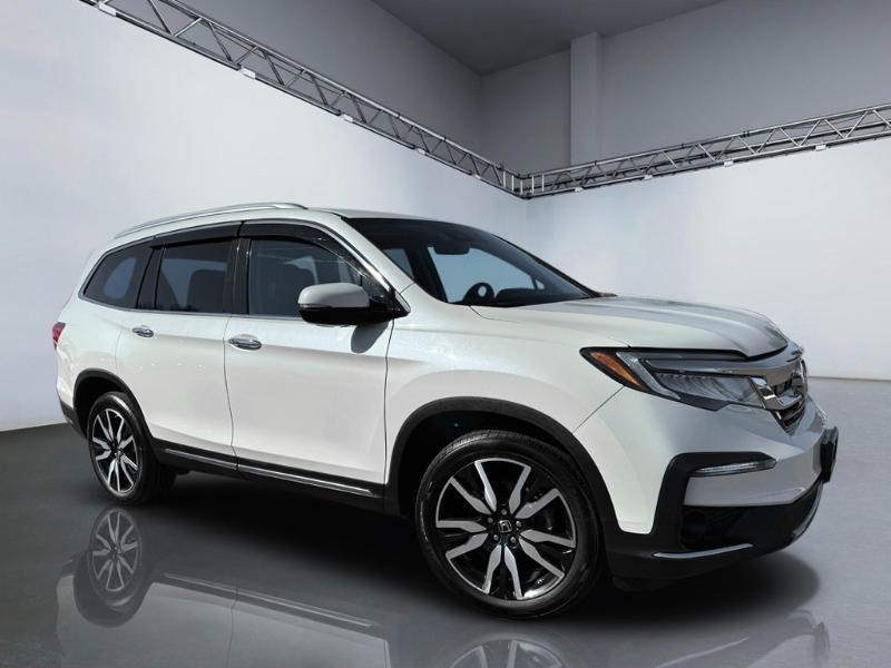 Honda Pilot Touring w/Rear Captain's Chairs AWD 2019