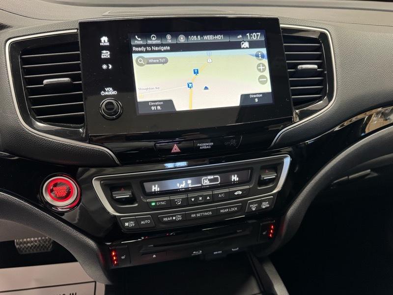 Honda Pilot Touring w/Rear Captain's Chairs AWD 2019