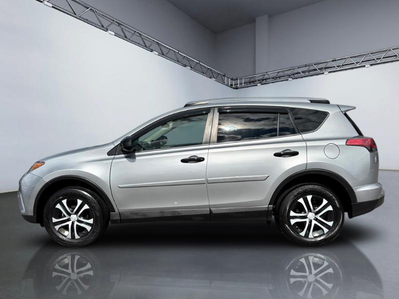 Toyota RAV4 LE AWD 2018