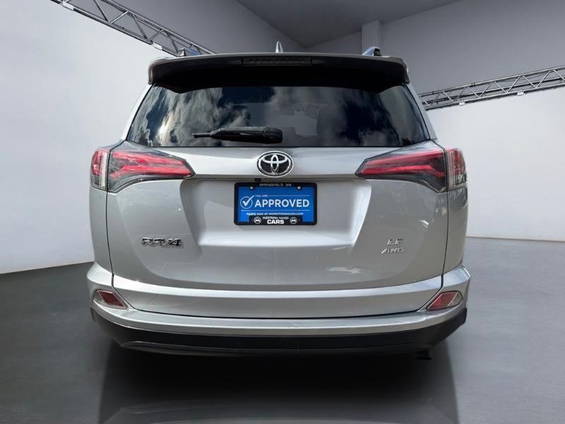 Toyota RAV4 LE AWD 2018