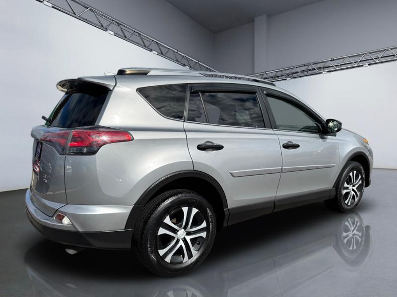 Toyota RAV4 LE AWD 2018