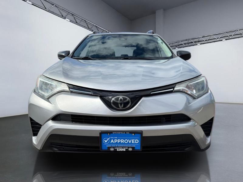 Toyota RAV4 LE AWD 2018