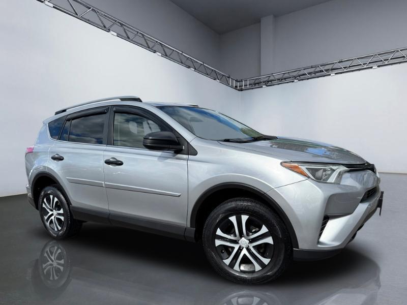 Toyota RAV4 LE AWD 2018