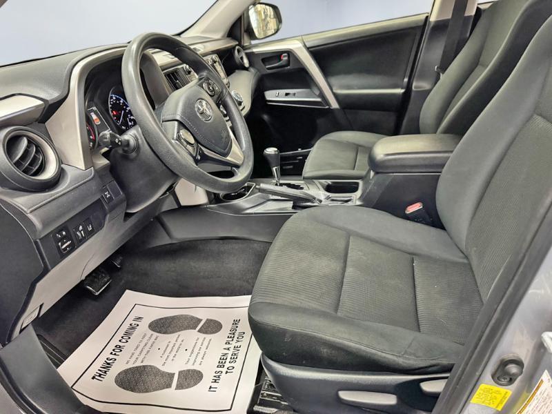 Toyota RAV4 LE AWD 2018