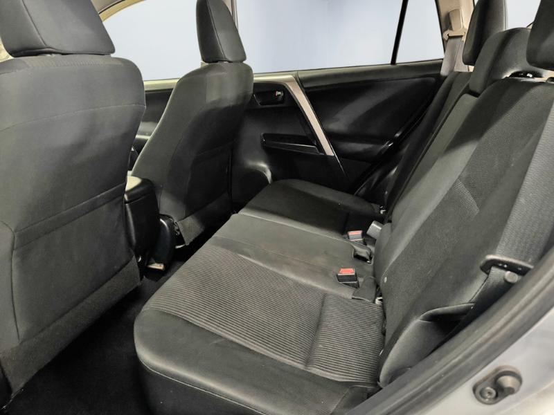 Toyota RAV4 LE AWD 2018