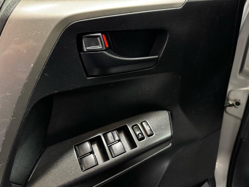 Toyota RAV4 LE AWD 2018