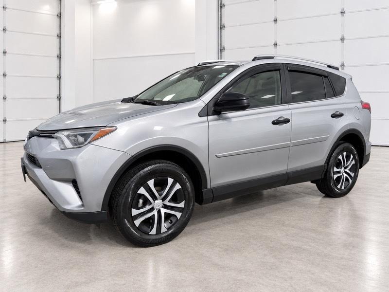 Toyota RAV4 LE AWD 2018
