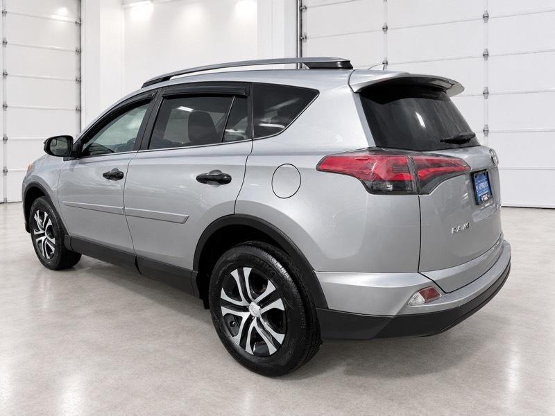 Toyota RAV4 LE AWD 2018