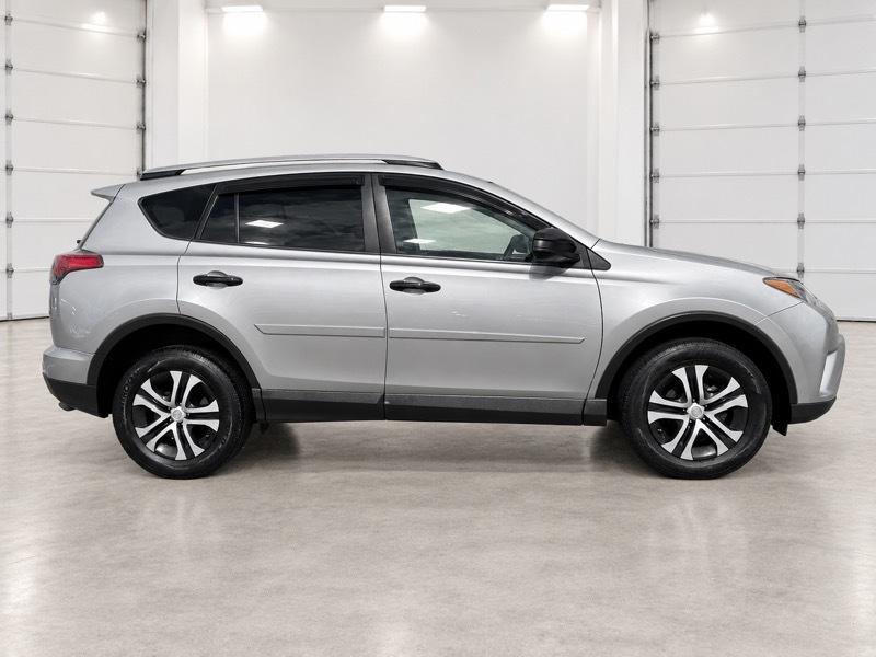 Toyota RAV4 LE AWD 2018