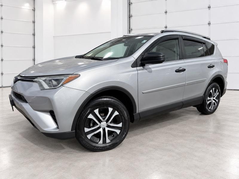 Toyota RAV4 LE AWD 2018