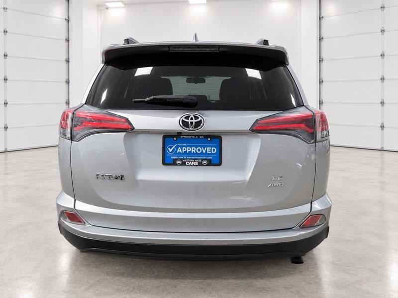 Toyota RAV4 LE AWD 2018