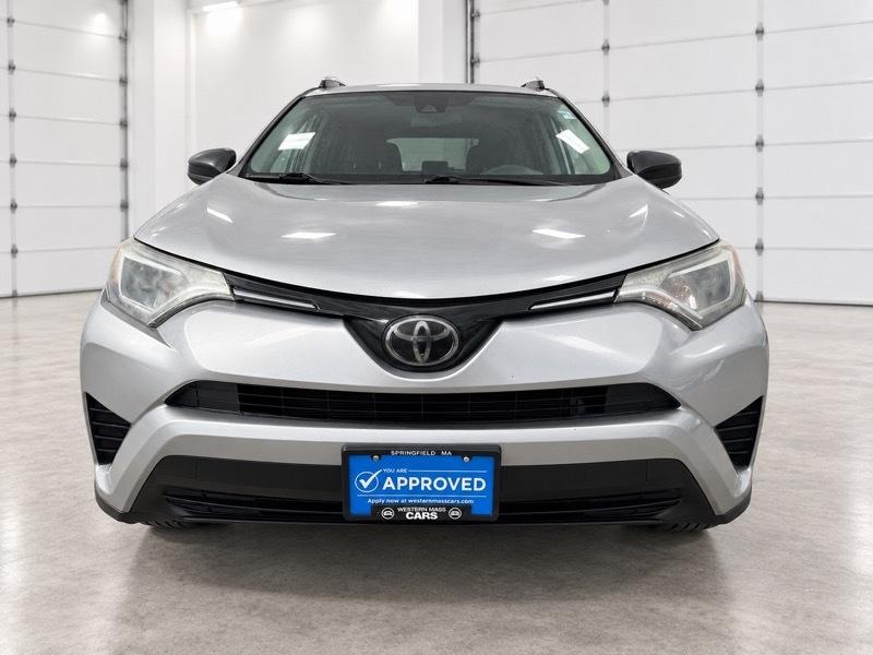 Toyota RAV4 LE AWD 2018