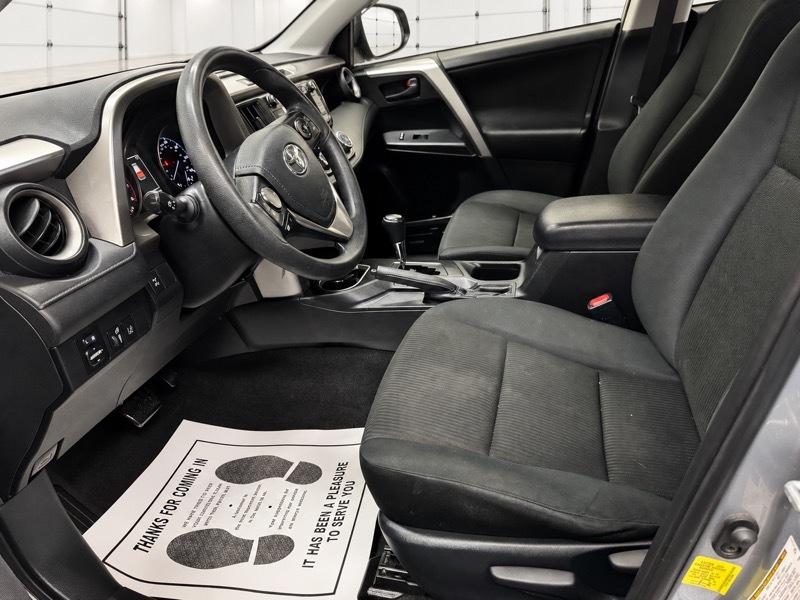 Toyota RAV4 LE AWD 2018