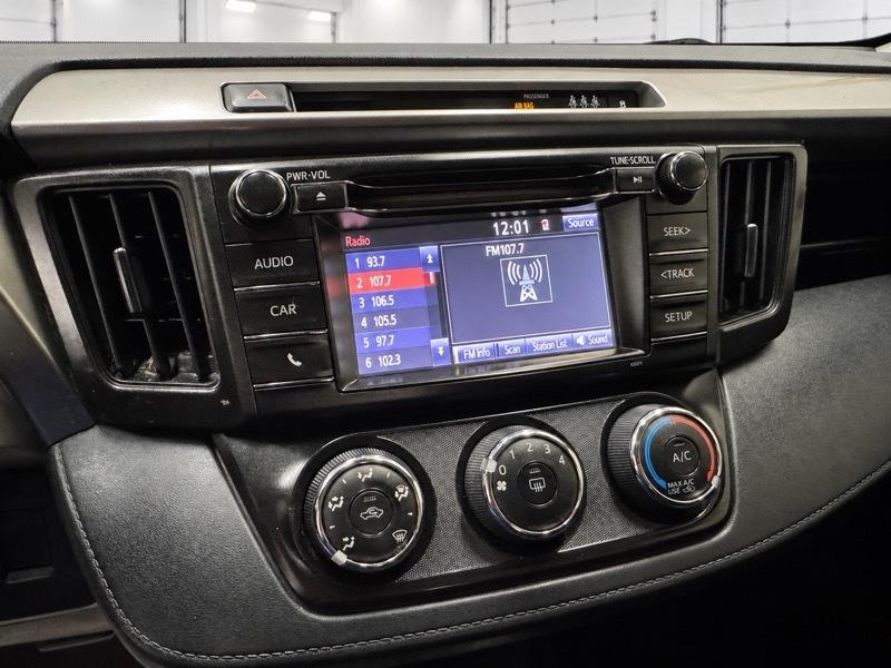 Toyota RAV4 LE AWD 2018