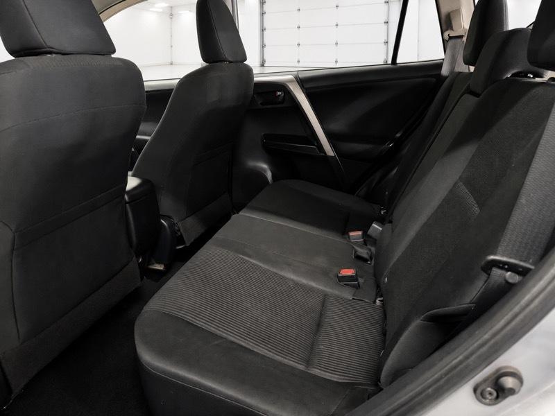 Toyota RAV4 LE AWD 2018