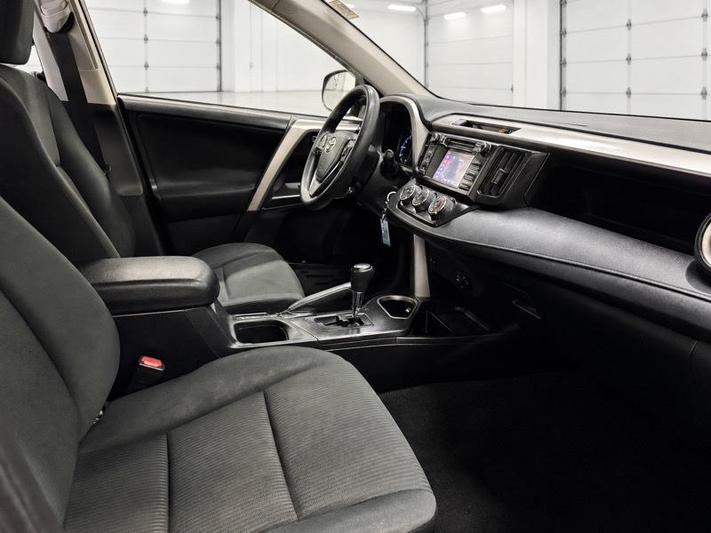 Toyota RAV4 LE AWD 2018