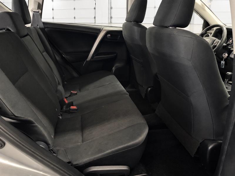 Toyota RAV4 LE AWD 2018
