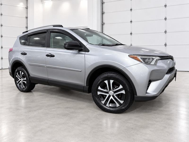 Toyota RAV4 LE AWD 2018