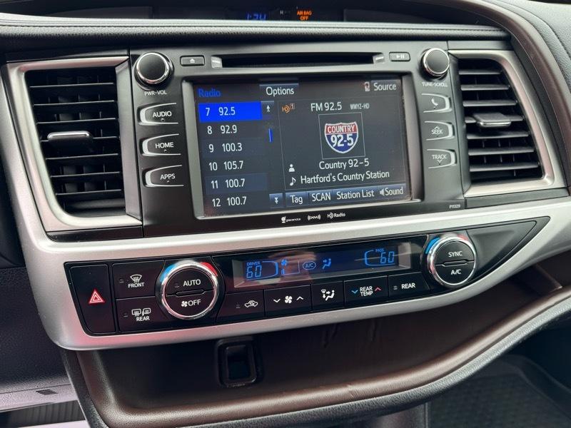Toyota Highlander LE Plus AWD V6 2017