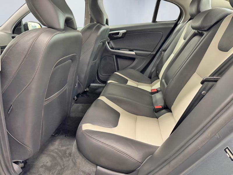 Volvo V60 Cross Country T5 Platinum 2016